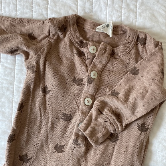 Kate Quinn maple leaf onesie - Picture 2 of 4